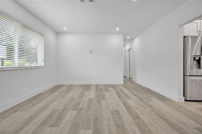 Photo - 1401 NE 152nd St