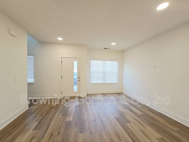 Photo - 700 N Dupont Ave