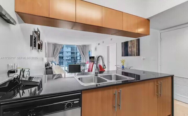 Photo - 1750 N Bayshore Dr Unidad 3405