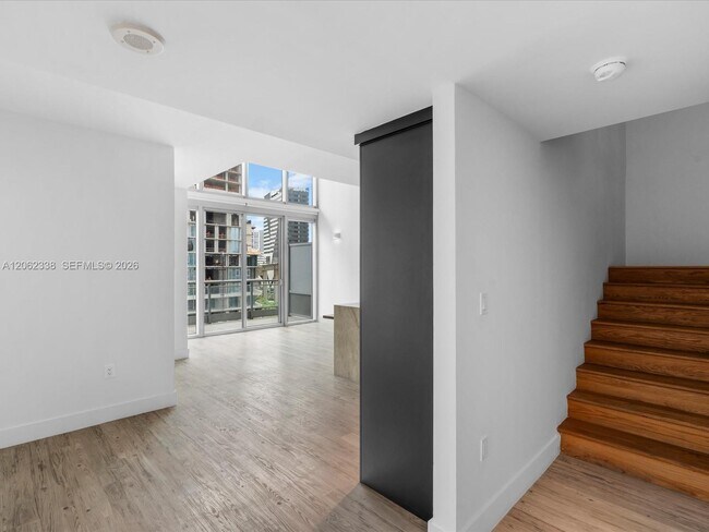 Building Photo - 92 SW 3rd St Unit 704