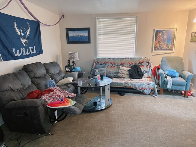 Photo - PRELEASING:  5 bdrm/3 bath on High Street!