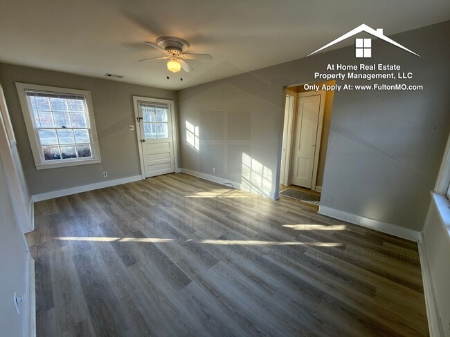 Photo - 715-709 W 7th St