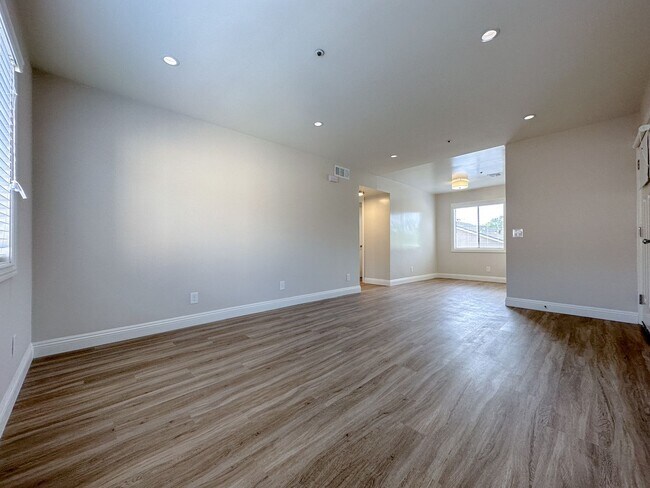 922 Benito Ave Unit B