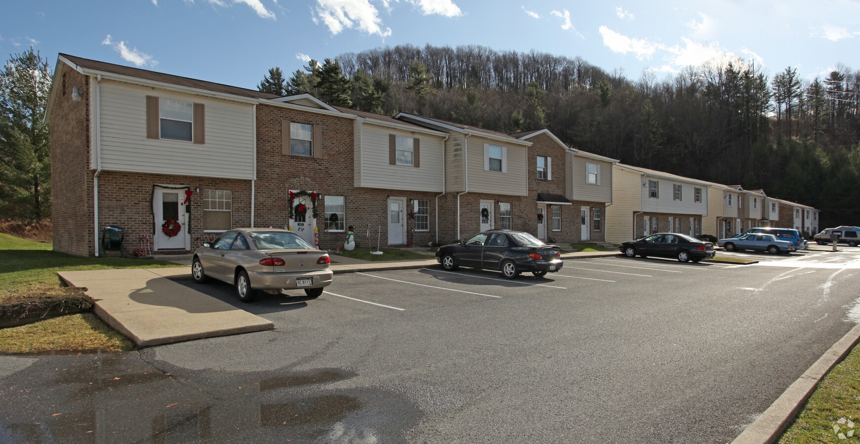 Knolls Apartments - Knolls Apartments