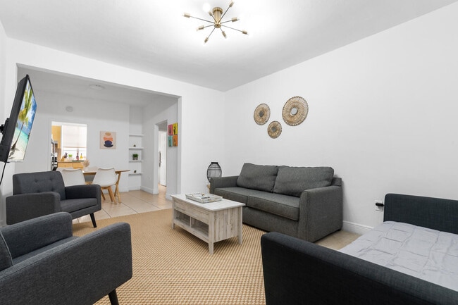 Livingroom 315-1 - 301 86th St Rental