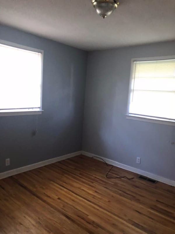 Photo - 240 Old Shackle Island Rd