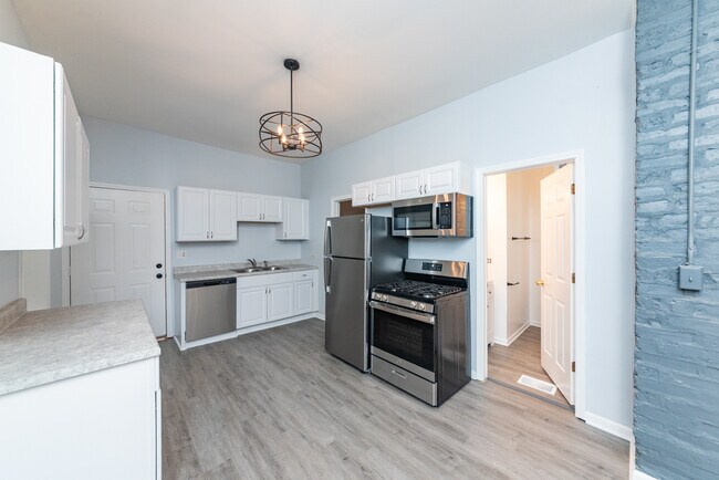 Photo - 2117 N Winchester Ave Unit 001RA