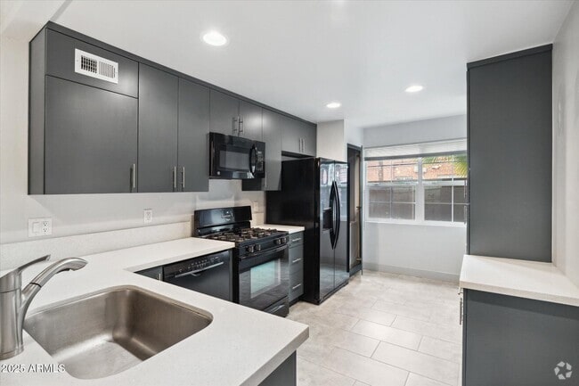 Building Photo - 3641 N 15th Ave Rental