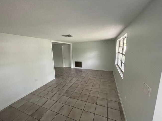 7552 Cumber Dr