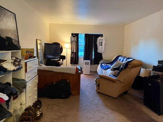 Photo - 881 Burlingham Rd