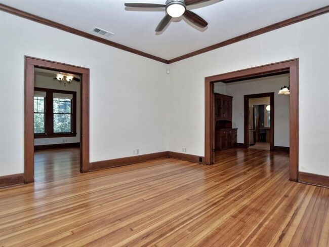 Photo - 403 W 37th St
