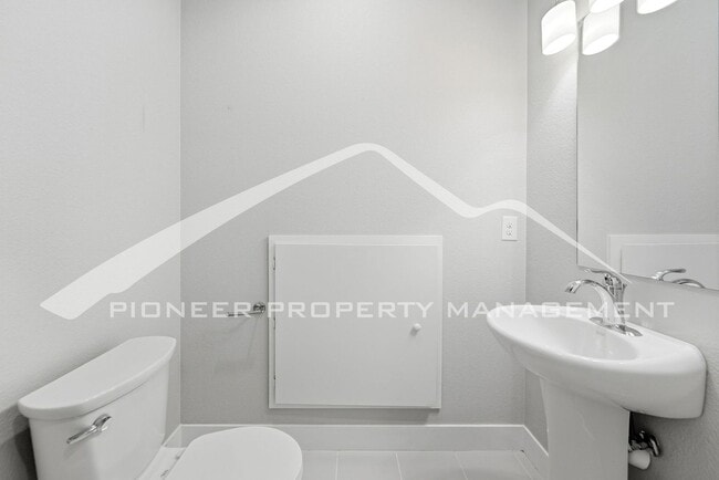 Photo - Stunning Townhome with Central AC and 2-Car Garage