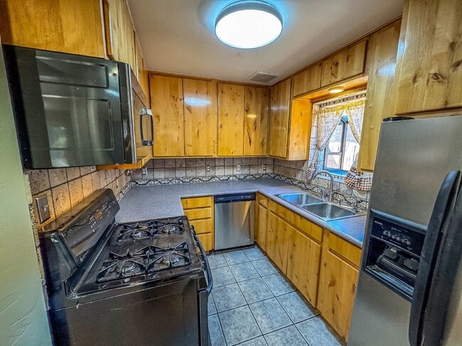 Photo - 1309 E Elm St