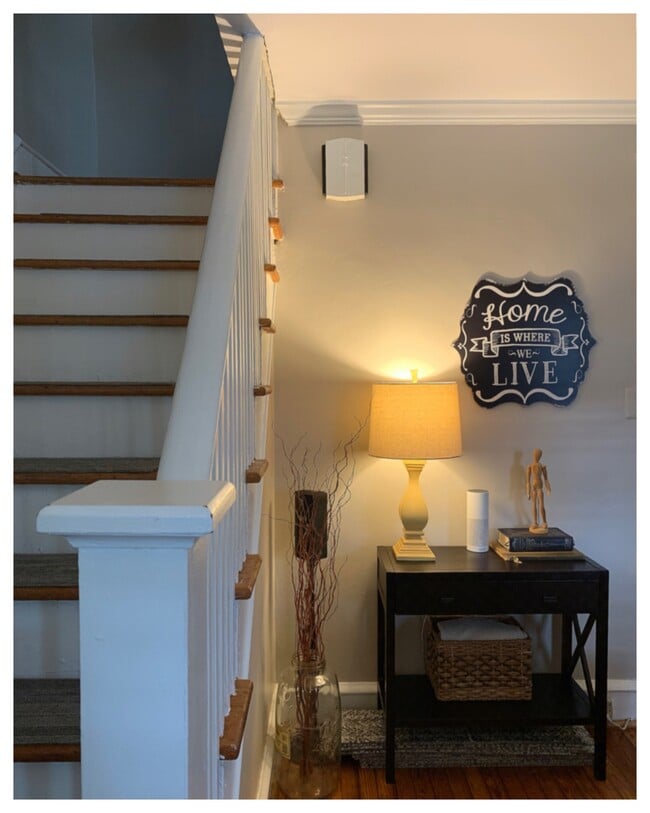 Entrada/Sala de estar - 113 Edison Ave