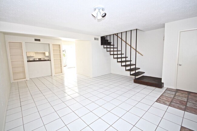 Photo - 6111 Beverly Hill St Unidad 70