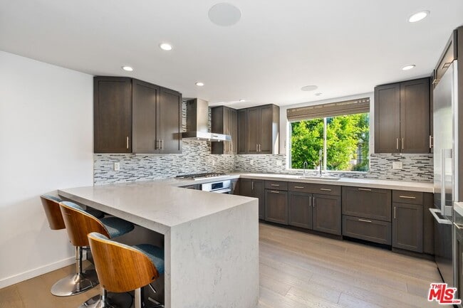 Photo - 1129 Larrabee St Unit 6