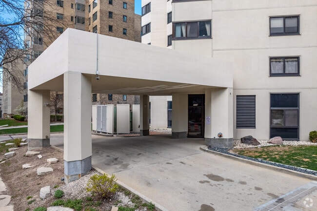 Entrada - Diamond Tower