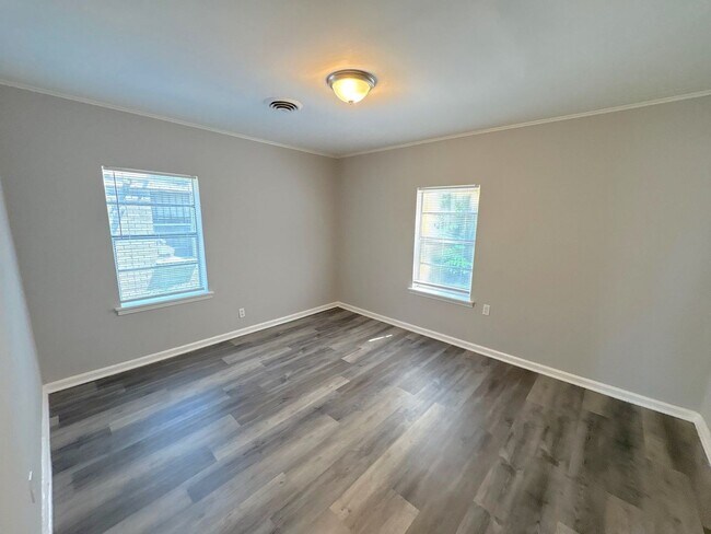 Photo - 310 Jones St