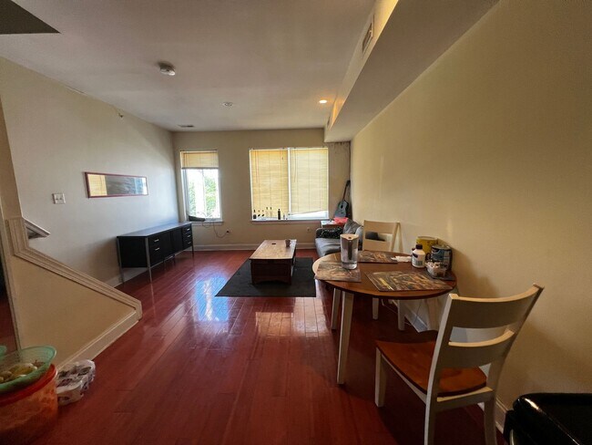 676 N 33rd St Unit 3R