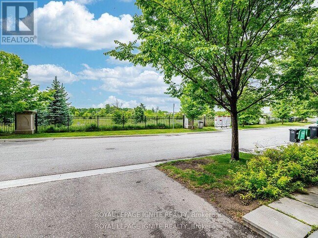 Photo - 37 Aspen Hills Rd