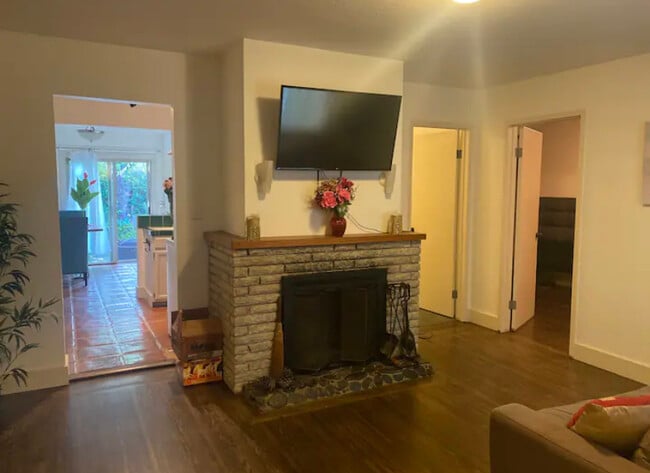 Building Photo - 2477 20th St Rental