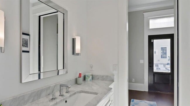 Photo - 1013 Euclid Ave NE