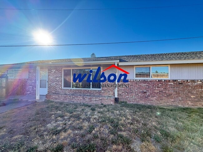 Building Photo - 2701 1/2 W Lincoln Ave