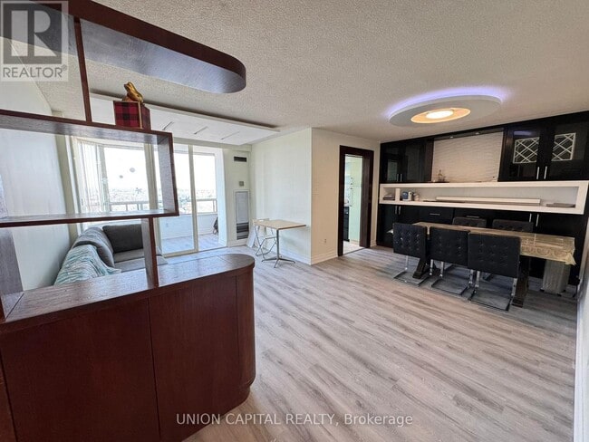 Photo - 300 Alton Towers Cir Unité 1204