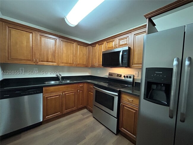 Building Photo - 700 NW 214th St Unit 116