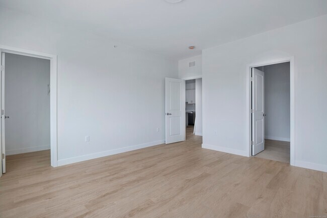 Photo - 100 N Main St Unidad 412