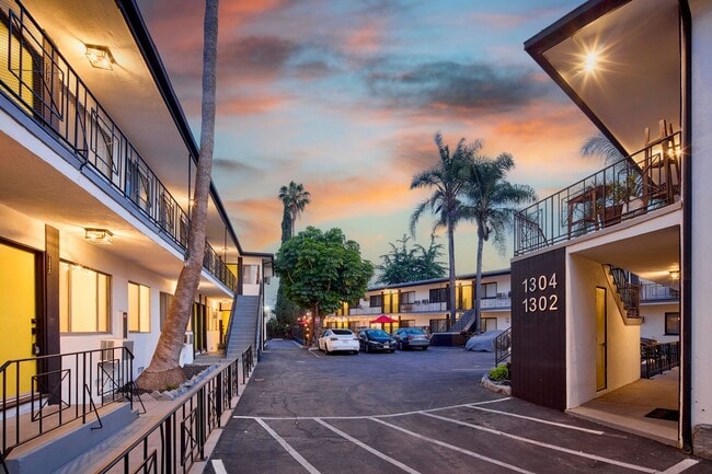 Newly renovated studio apartment with park... - Newly renovated studio apartment with park... Unidad G