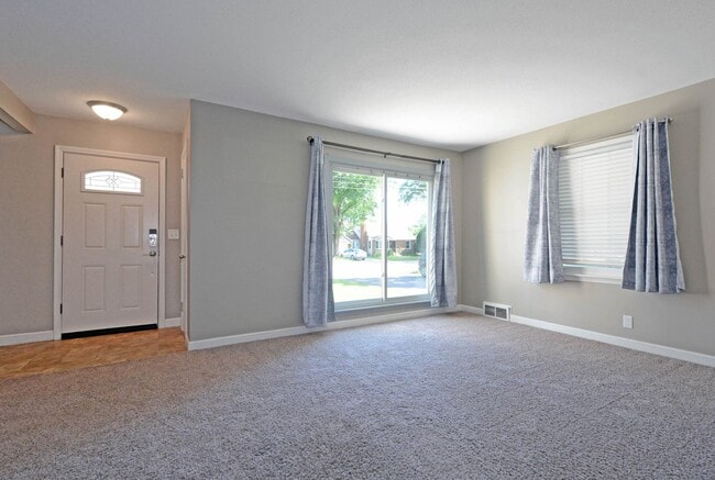 Photo - Beautiful 3-Bedroom 2-Bathroom Home in Bloomington - Available Now!