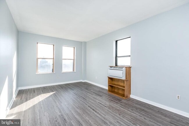 Building Photo - 1001 St Paul St Unit 6G Rental