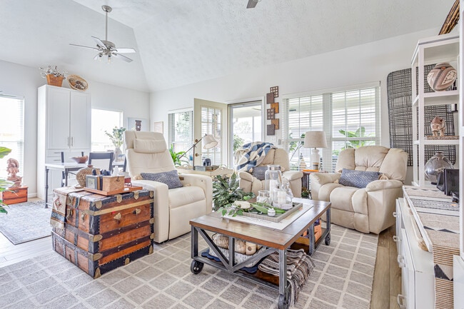 Photo - 111 Havenwood Way