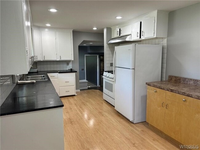 Photo - 7841 Transit Rd