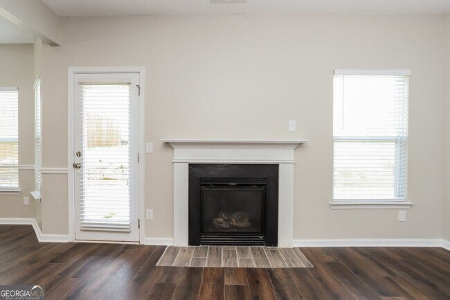 Photo - 1565 Tigris Ct