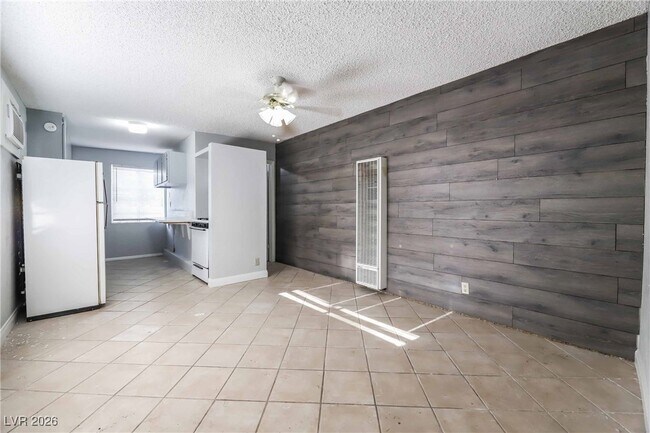 Photo - 307 Regina Way