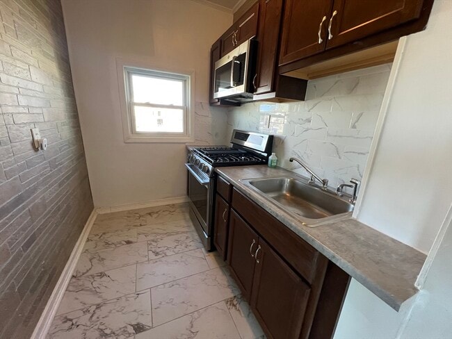 Photo - 109 Walker St Unit 2