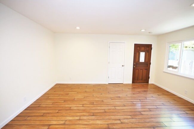 Photo - 1126 King St