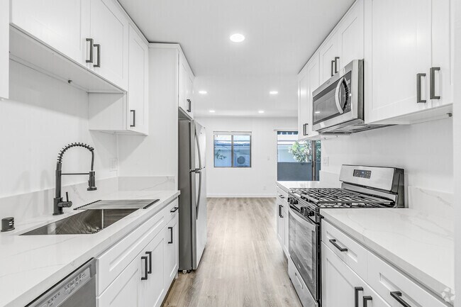 Building Photo - 4544 Colbath Ave Rental