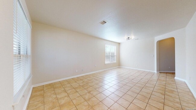 Photo - 101 Springtree Cliff