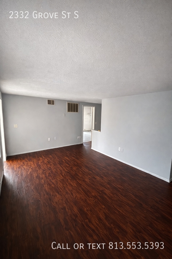 Photo - 2332 Grove St S