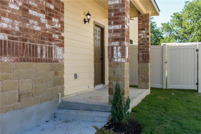 Photo - 182 Samuel Dr Townhome