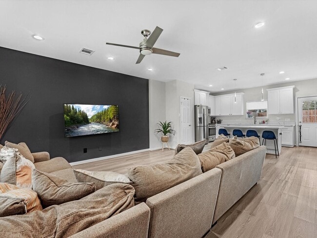 Photo - 8407 James Franklin St