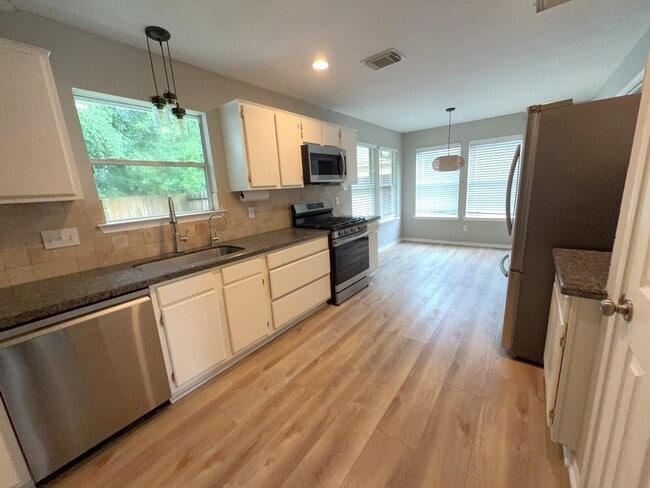 2106 Lexington Woods Dr