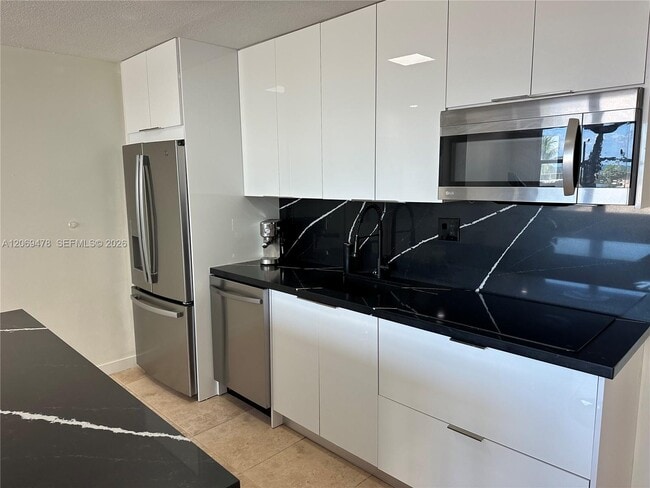 Building Photo - 6039 Collins Ave Unit 310