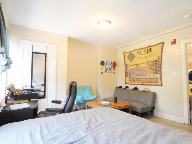 Photo - 729 N 43rd St Unit 3