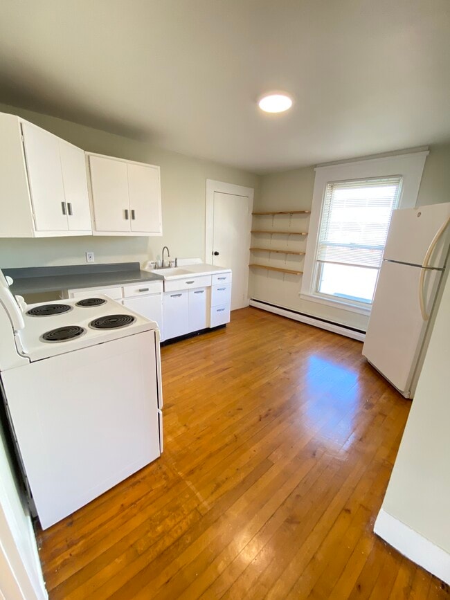 Building Photo - 106 Chapman St Unit 2a