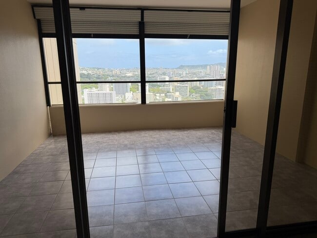 Amplia terraza cubierta - 1717 Mott-Smith Dr Unidad MSL 3109