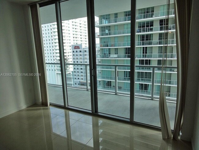 Photo - 1111 SW 1st Ave Unidad 1715-N